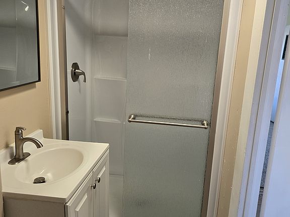 4th image of 215 S 11th St