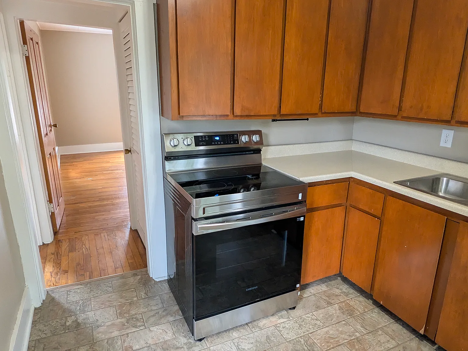 1431 Maiden Lane — Photo 4
