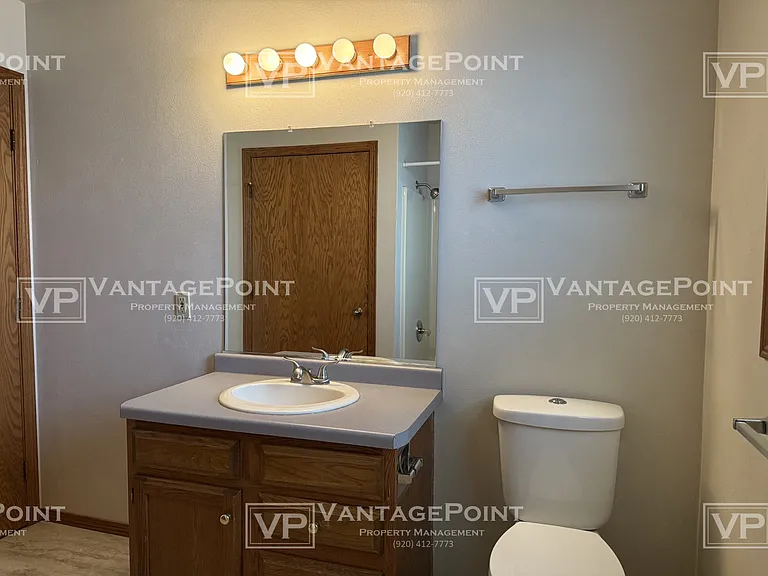 2121 N Cloudview Dr — Photo 8