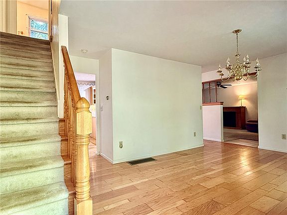 4th image of 107 Balford Dr