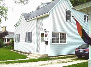 905 Bridge St, Charlevoix, MI 49720