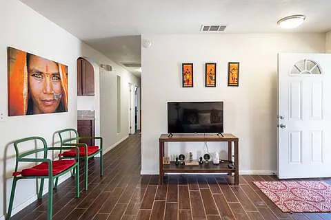 3 bed, 1760 sqft, $2,500 — Photo 3