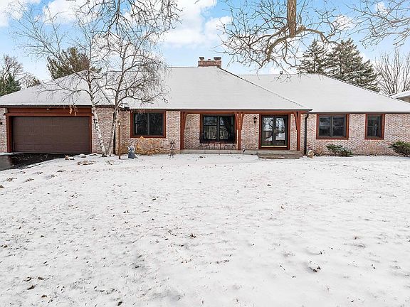 3rd image of 10809 Emerson Rd S