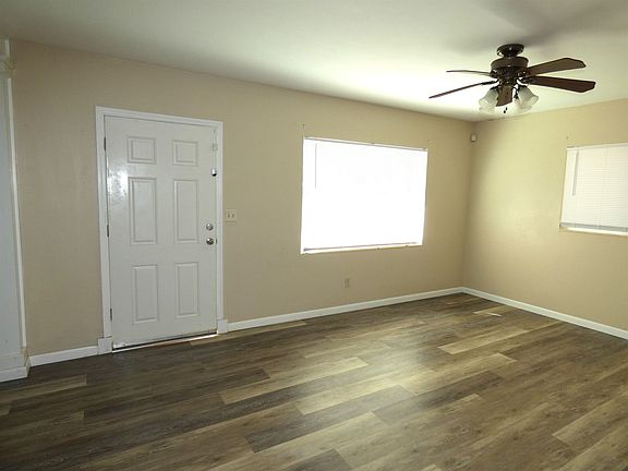 5th image of 220 Eaton St