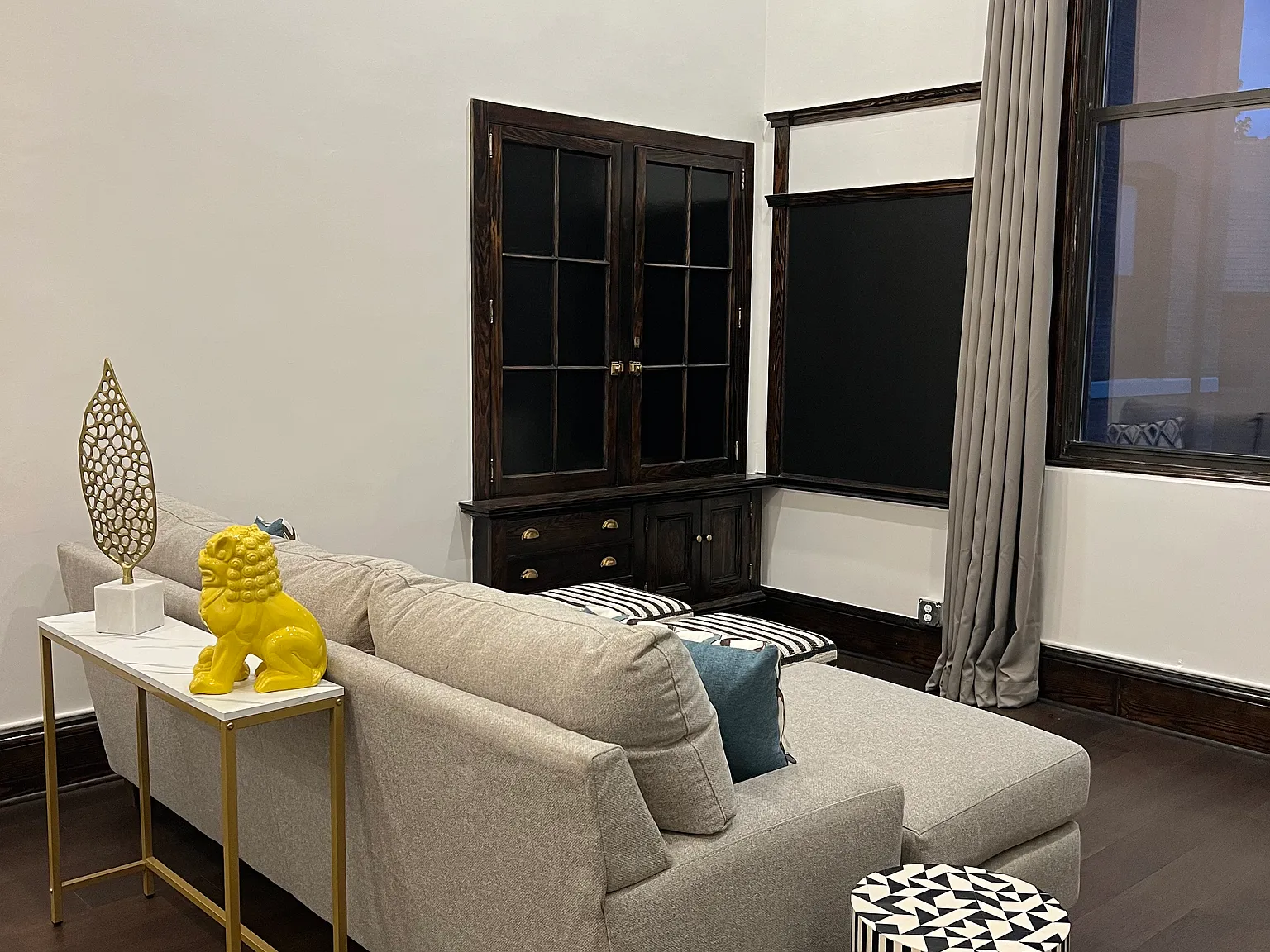 2 bed, 1100 sqft, $2,400 — Photo 2