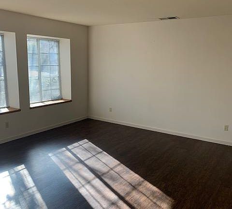 3rd image of 1550 E Niles Ave