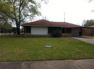 5836 Willow Glen Dr, Houston, TX 77033