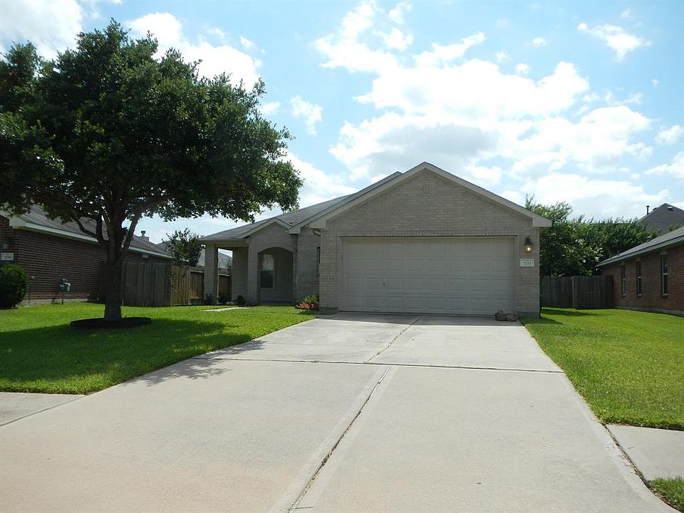 1st image of 2743 Lakecrest Forest Dr