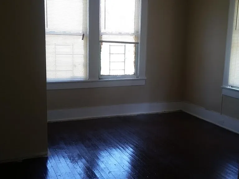 BR2 Orginal Hardwood, pastel walls