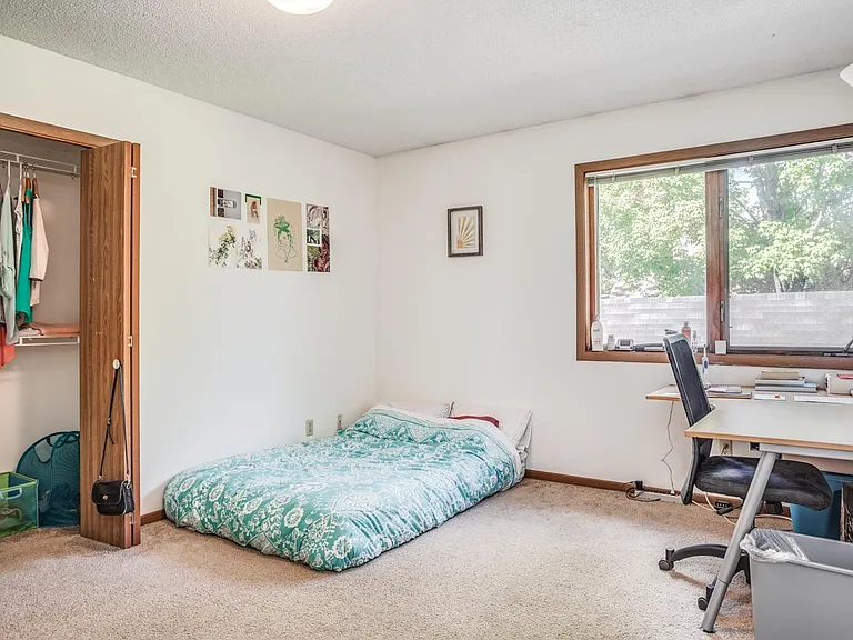 646 Ontario St SE — Photo 9
