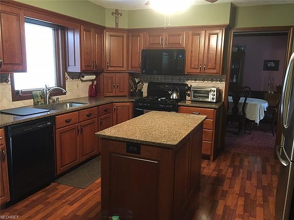 5th image of 257 Ashland Ave