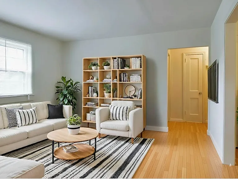 Wallworth Park Apartments — Photo 13