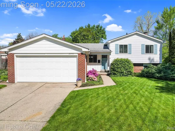 38743 Arcola Dr, Sterling Heights, MI 48312