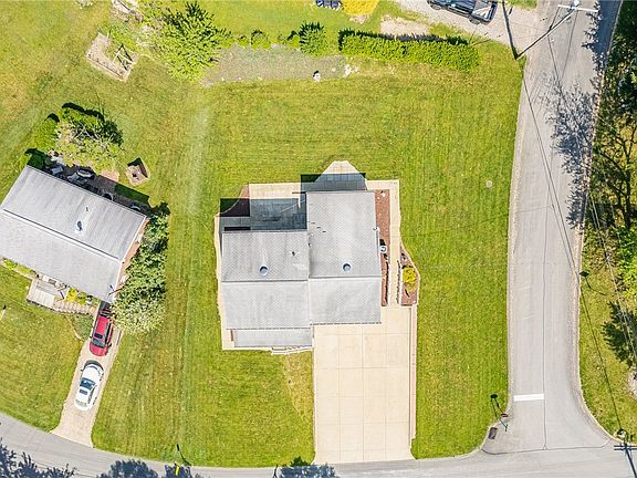 3rd image of 726 Cottonwood Dr