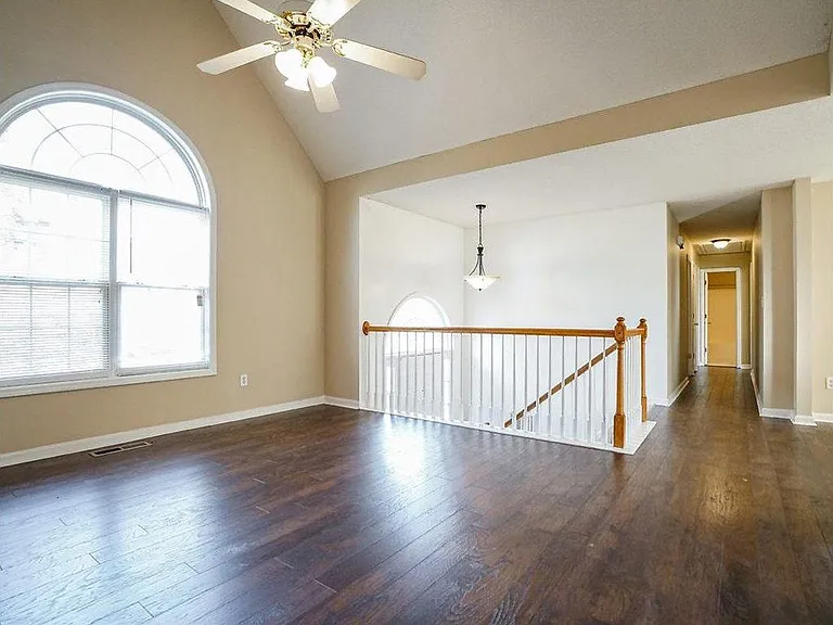 1935 Venesa Cir — Photo 55