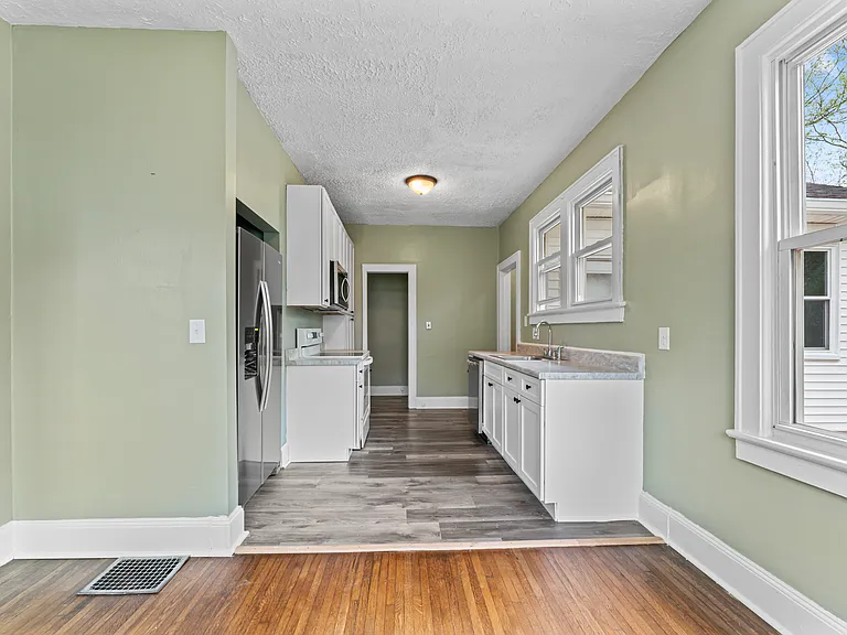 4421 Immanuel St — Photo 10