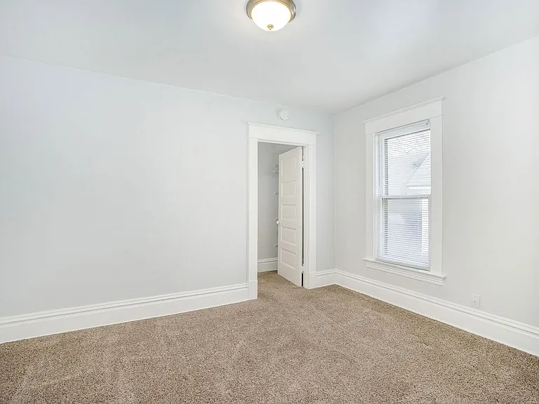 1147 Hermitage SE — Photo 11