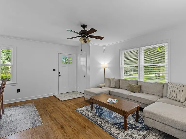 5475 Lauradell Ave — Photo 6