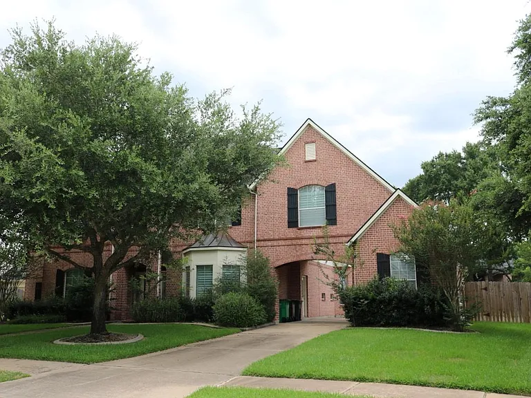 7102 Spring Run Ln — Photo 2