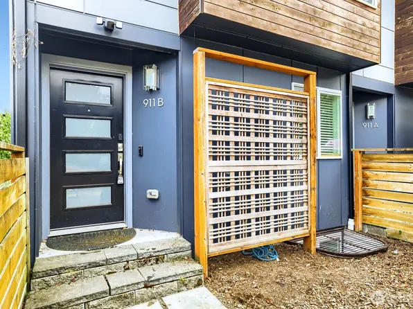 911 N 104th Street #B, Seattle, WA 98133