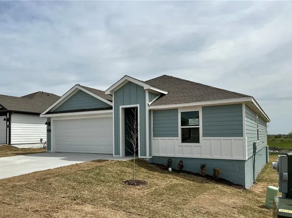 302 NW Granny Smith St, Gentry, AR 72734