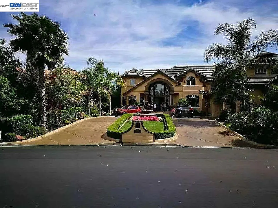 3511 Country Club Pl