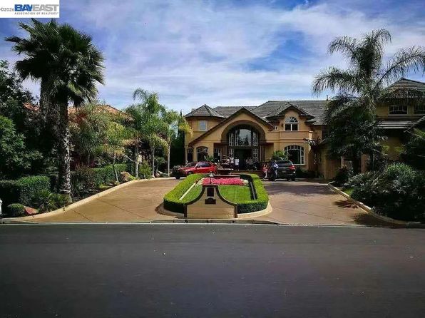 3511 Country Club Pl
