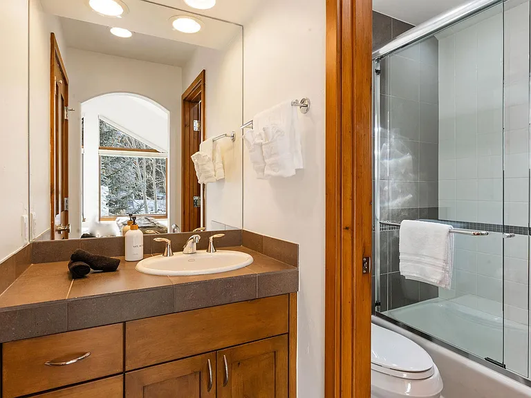 132 W Meadow Dr — Photo 14