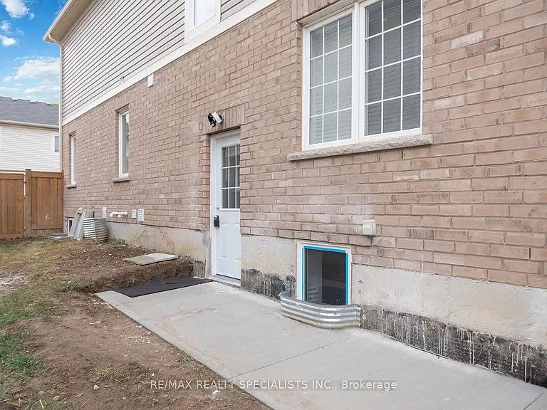 98 Benhurst Cres #BASEMENT — Photo 2