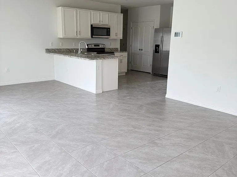187 Emanuelle Dr — Photo 33