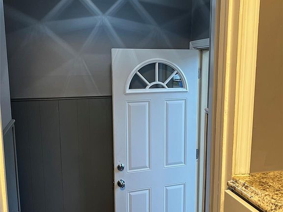 5th image of 26912 Colgate St