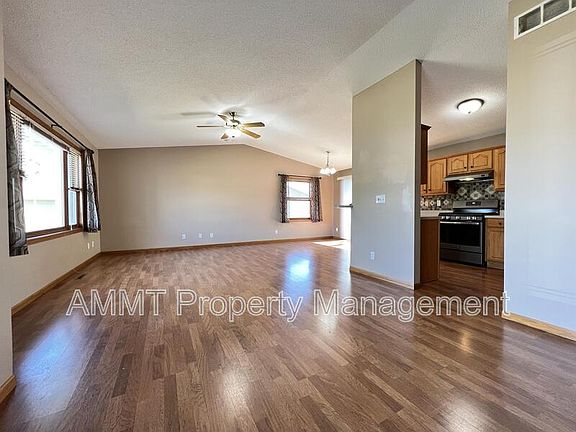 3rd image of 2305 Eastlawn Dr