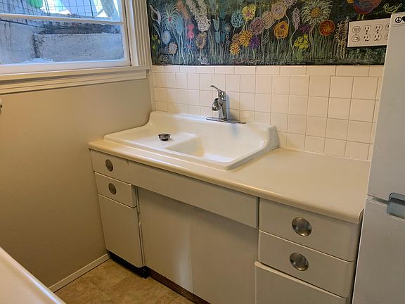 5th image of 116 1/2 7th Ave S