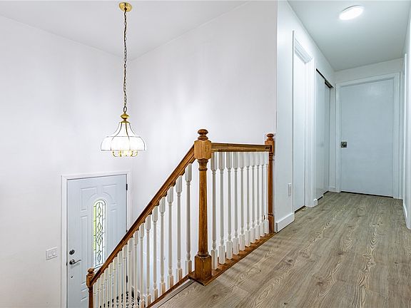 4th image of 9 Amesbury Rd