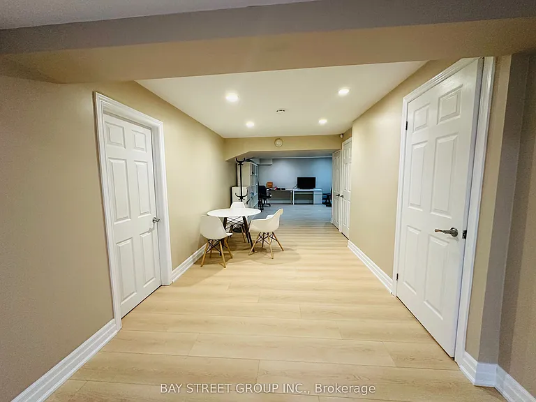 118 Fairglen Ave — Photo 15