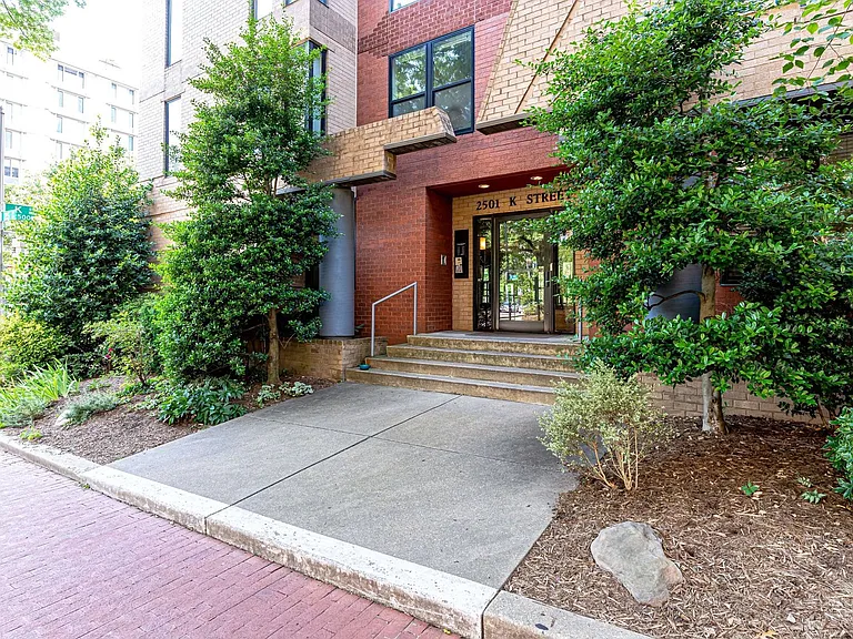 2501 K St NW #1B — Photo 44