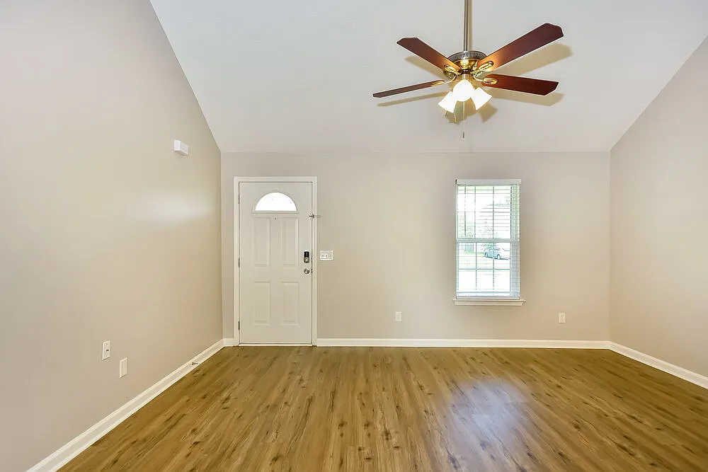 3 bed, 2.0 bath, 1104 sqft, $1,875 — Photo 3