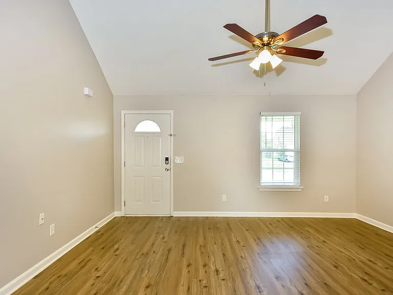 535 Wildwood Dr — Photo 3