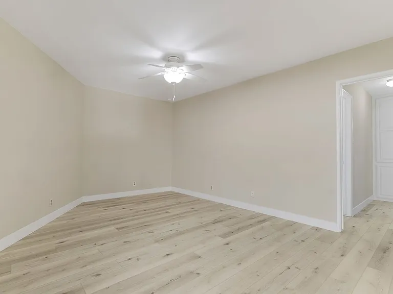 1690 E Hillcrest Dr — Photo 12
