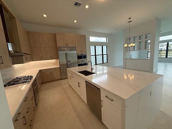 4th image of 9516 Riverside Park Drive