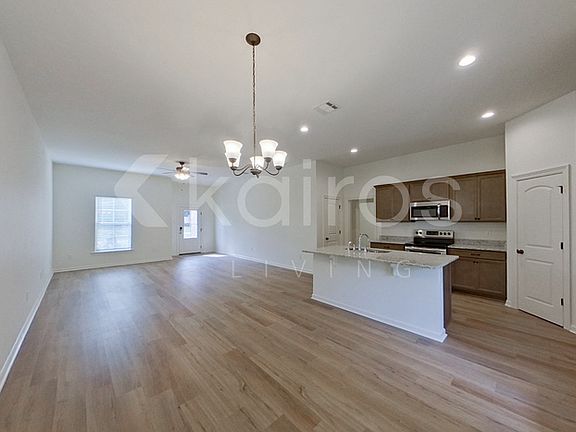 4th image of 105 Salvat Dr