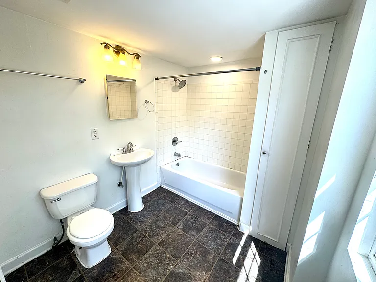 567 Whispering Hills Dr #B — Photo 14