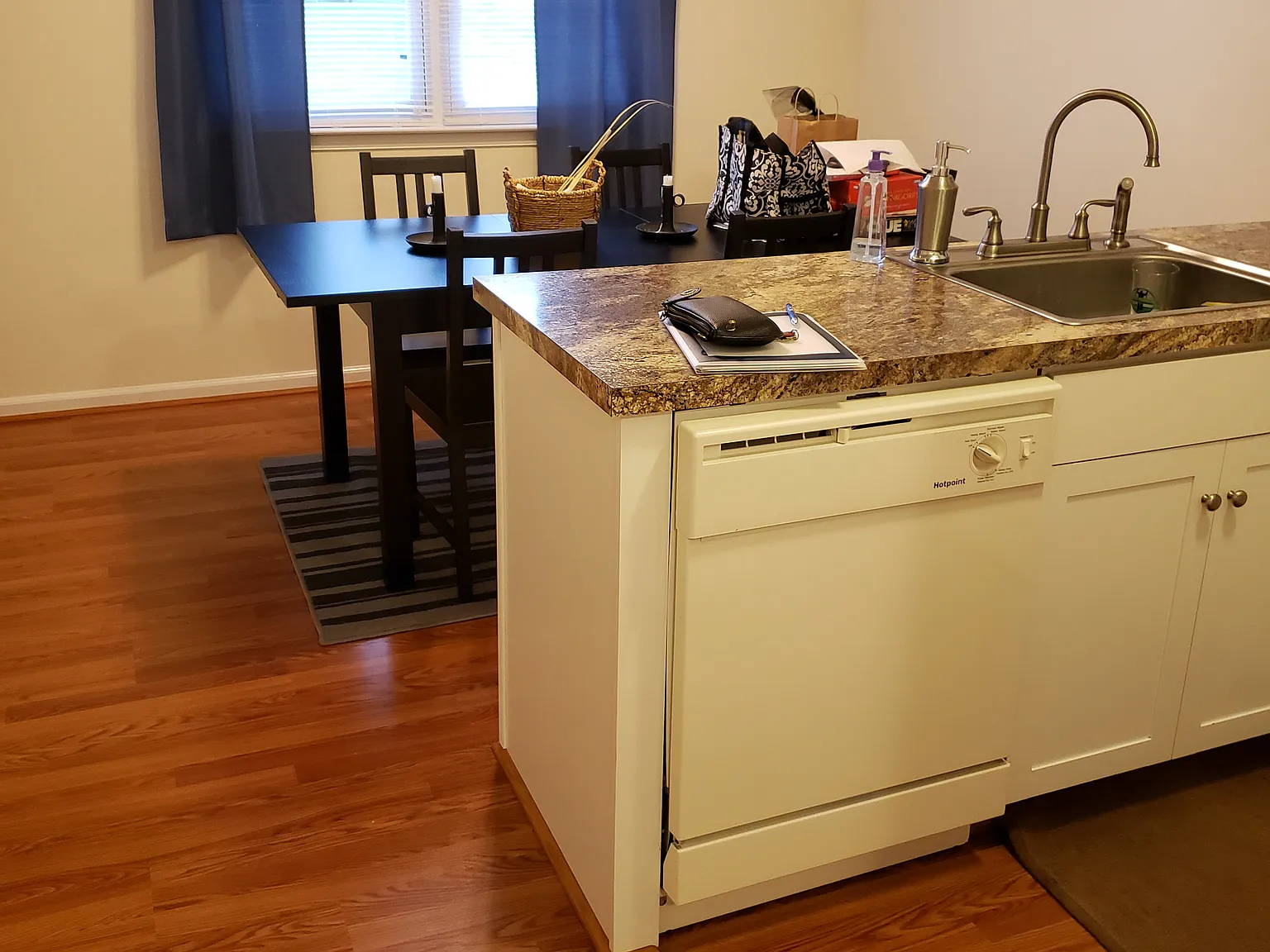 2 bed, 1064 sqft, $1,725 — Photo 3