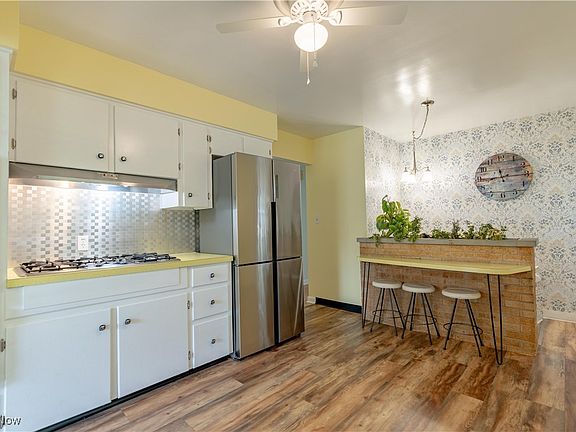 5th image of 5887 Woodward Dr