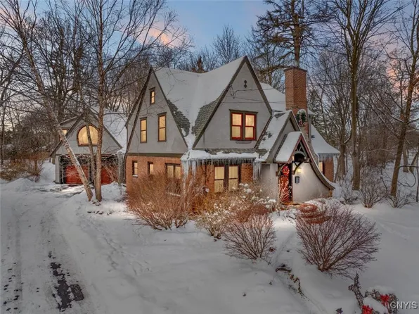 100 Ambergate Rd, Syracuse, NY 13214