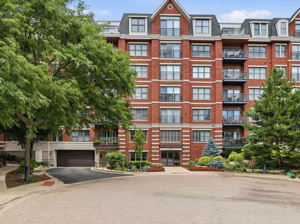 255 E Liberty Dr #3052, Wheaton, IL 60187