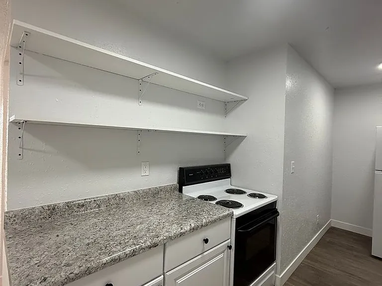 Crossroad Apartments — Photo 7