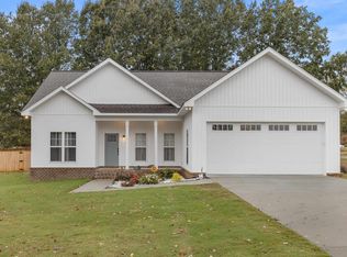 172 Smith Ln, Killen, AL 35645