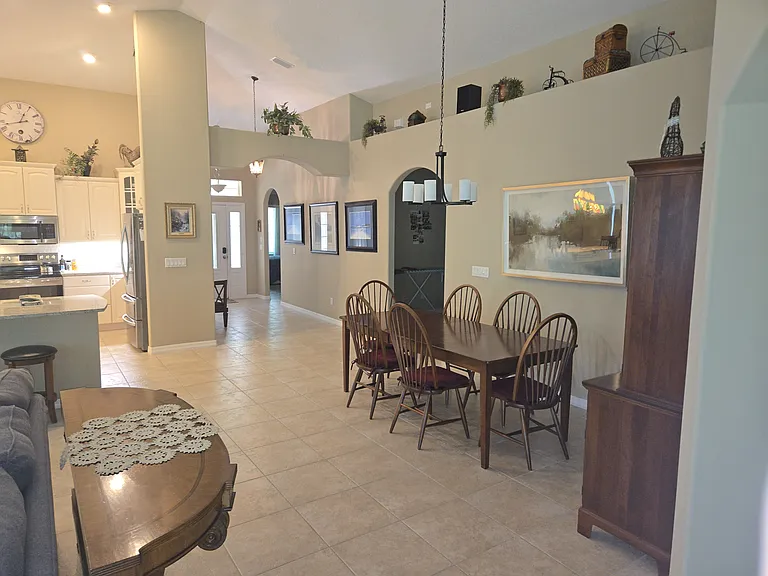 146 W Waterside Pkwy — Photo 2