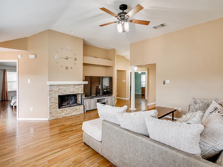 369 Phillips Dr — Photo 11